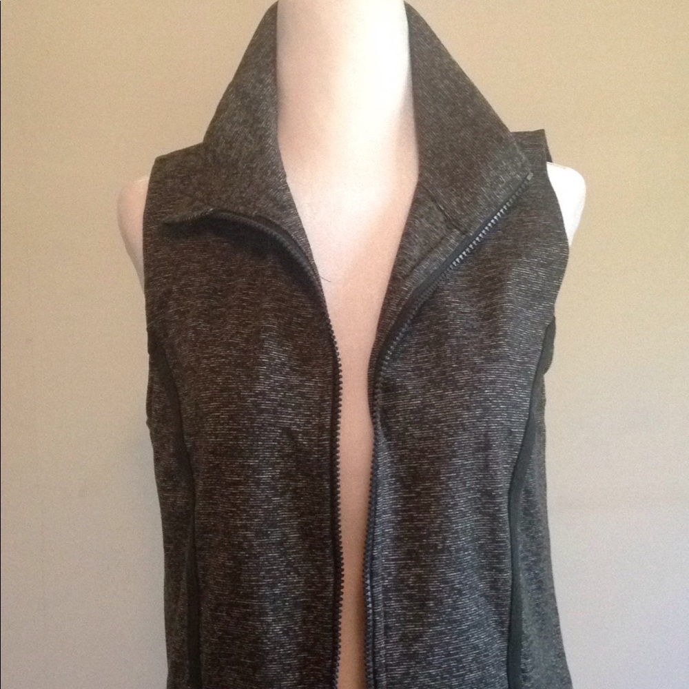 Under Armor army green activewear vest women small - Picture 2 of 7